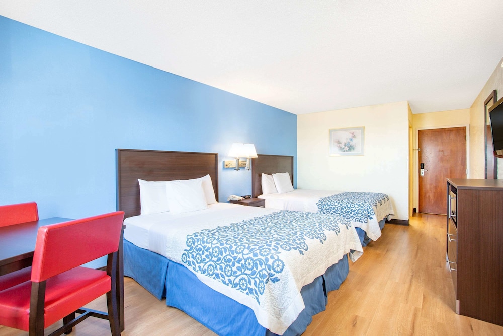 Deluxe Room, 2 Queen Beds - Photo 1