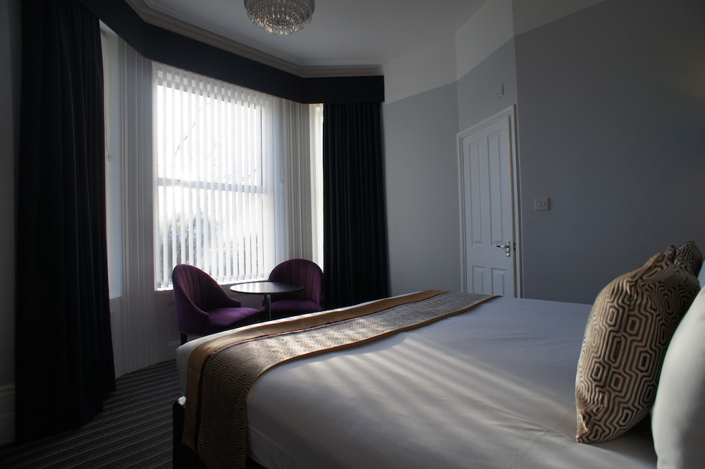 Superior Double Room, Ensuite - Photo 2