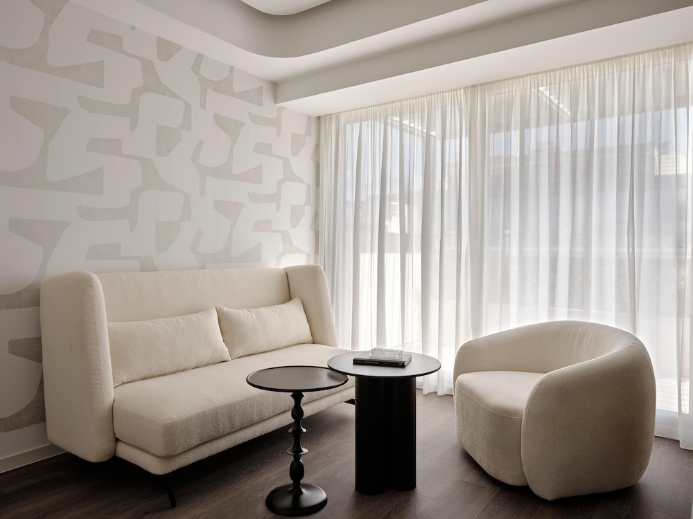 Active Suite - Photo 6