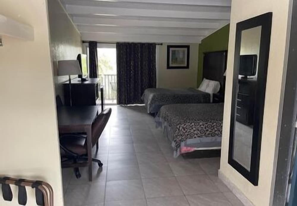 Basic Room, 2 Queen Beds, Smoking photo 2