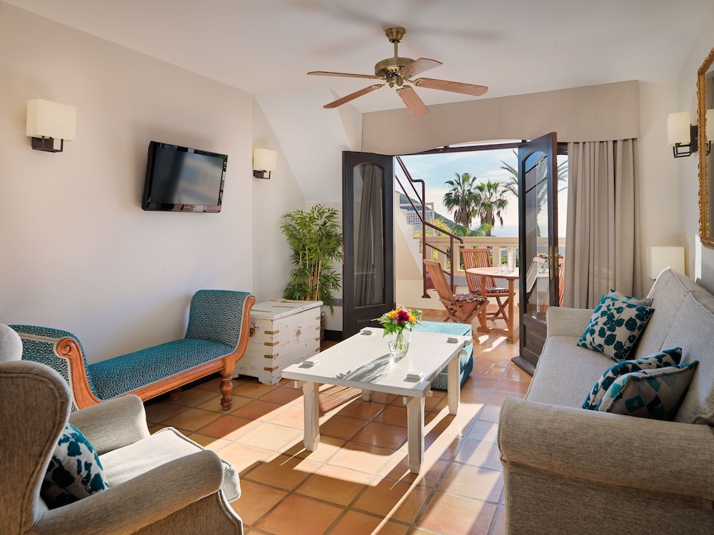 Apartment, 2 Bedrooms (Suite, 2 Adults and 1 Child) - Photo 2