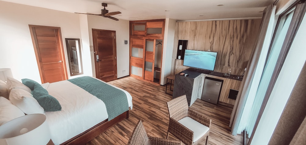 Suite, Lagoon View - Photo 5