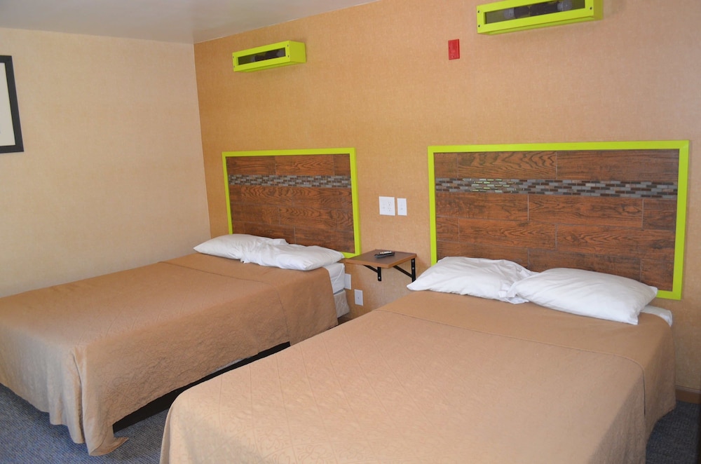Room, 2 Full Size Beds photo 1