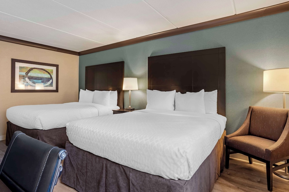 Standard Room, 2 Queen Beds, Refrigerator & Microwave, Courtyard Area - Photo 3