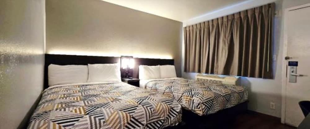 Standard Room, 2 Double Beds, Smoking photo 2