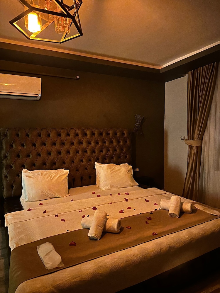 Luxury Double Room, 1 King Bed, Hot Tub, Sea View photo 1