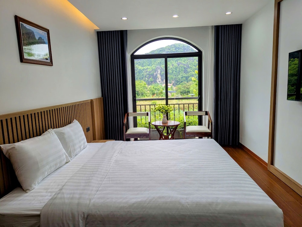 Deluxe Double Room, Pool View