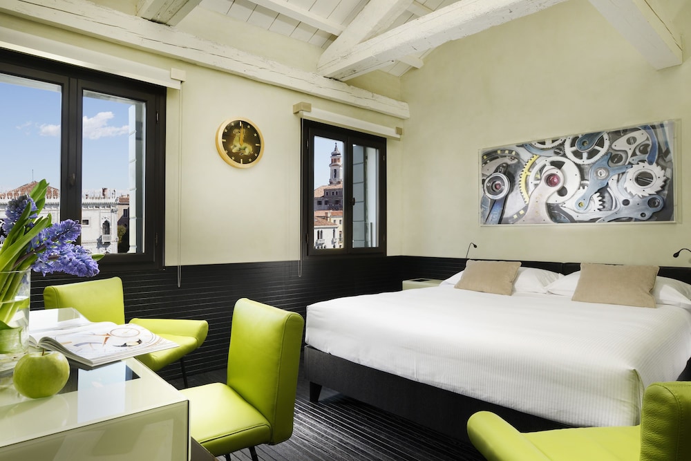 Deluxe Double Room, Canal View photo 3
