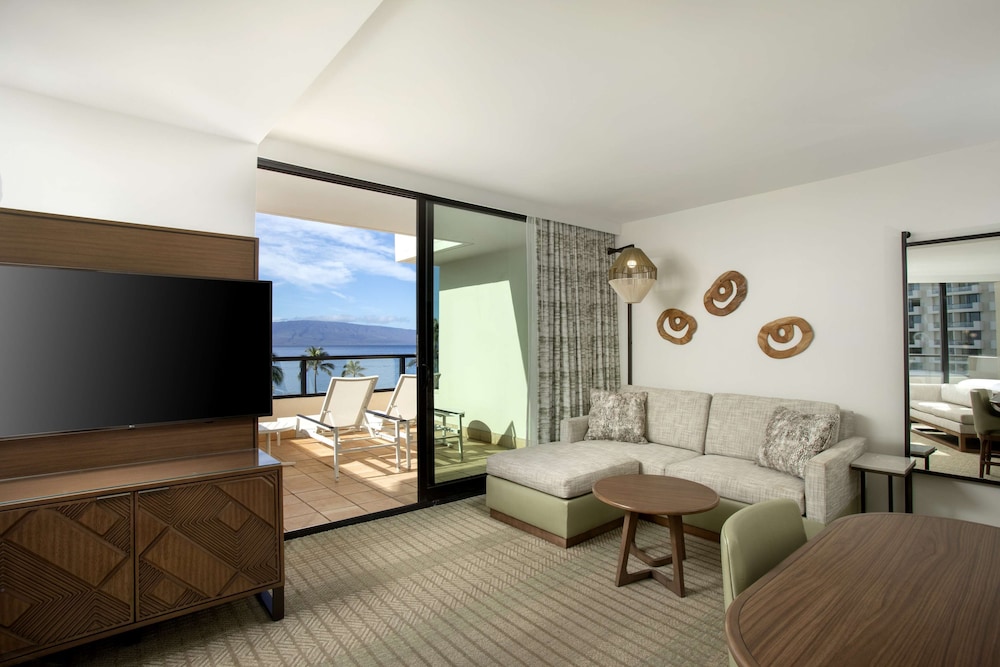 Room, 1 King Bed with Sofa bed, Ocean View, Corner thumbnail 6