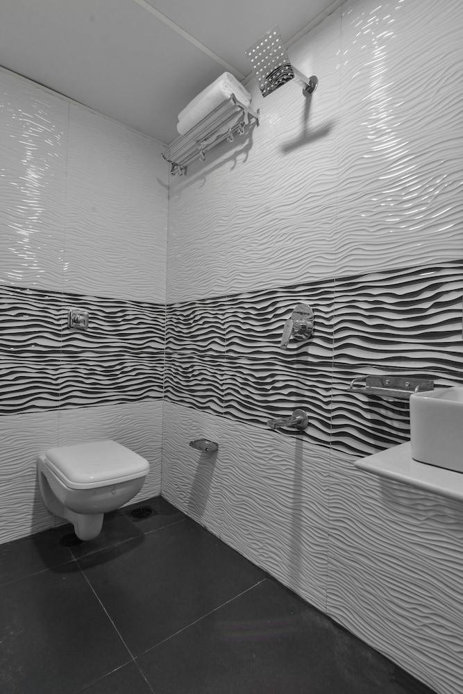 Suite Room - Photo 5