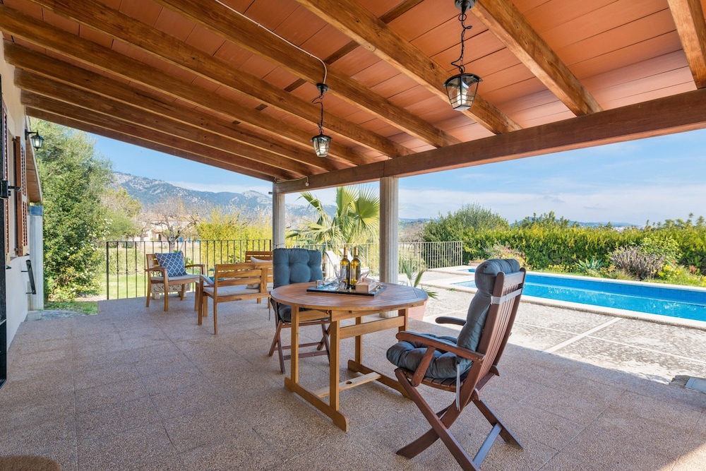 Villa photo 2