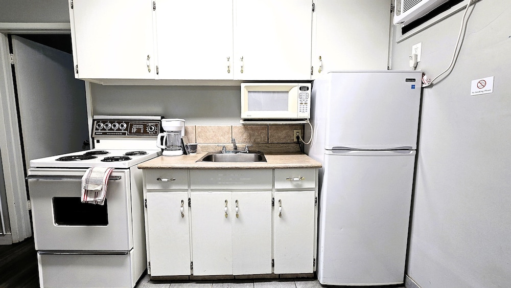 Suite, 2 Bedrooms, Kitchen photo 3