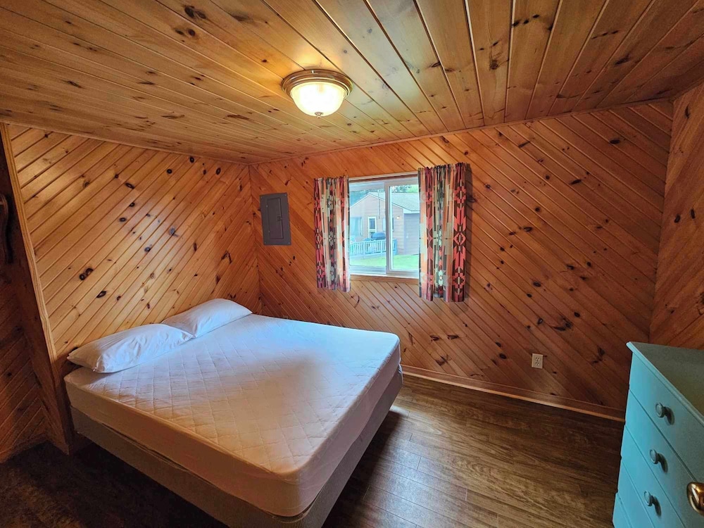 Standard Cottage, 2 Bedrooms, Partial Lake View photo 2