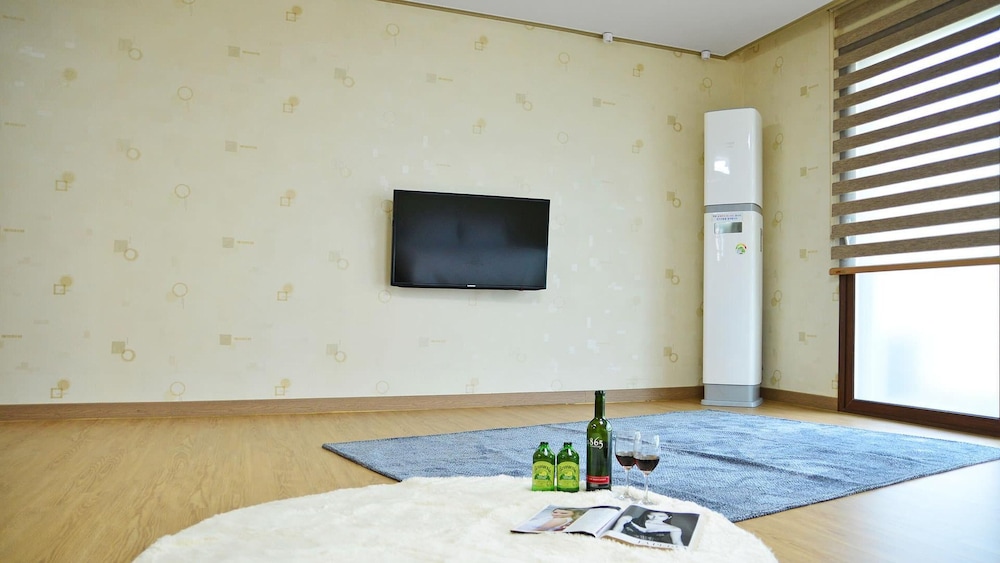 Basic Room, 1 Bedroom (A204(Ocean View)) - Photo 6