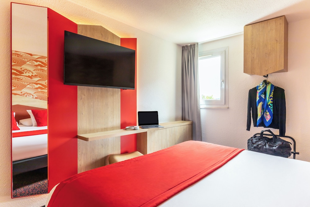 Standard Room, 1 Queen Bed - Photo 1