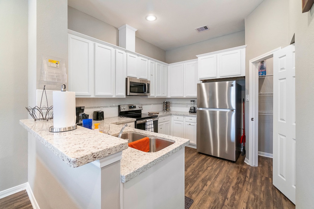 Townhome, Kitchen photo 3