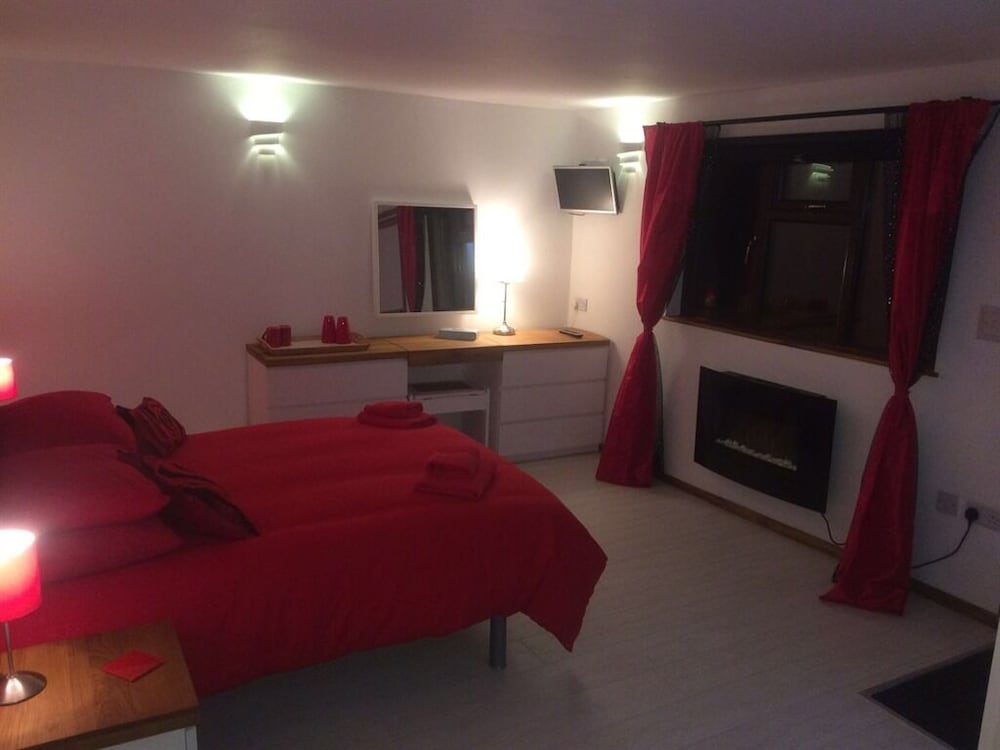 Family Room, Ensuite, Garden View (Shower) photo 1