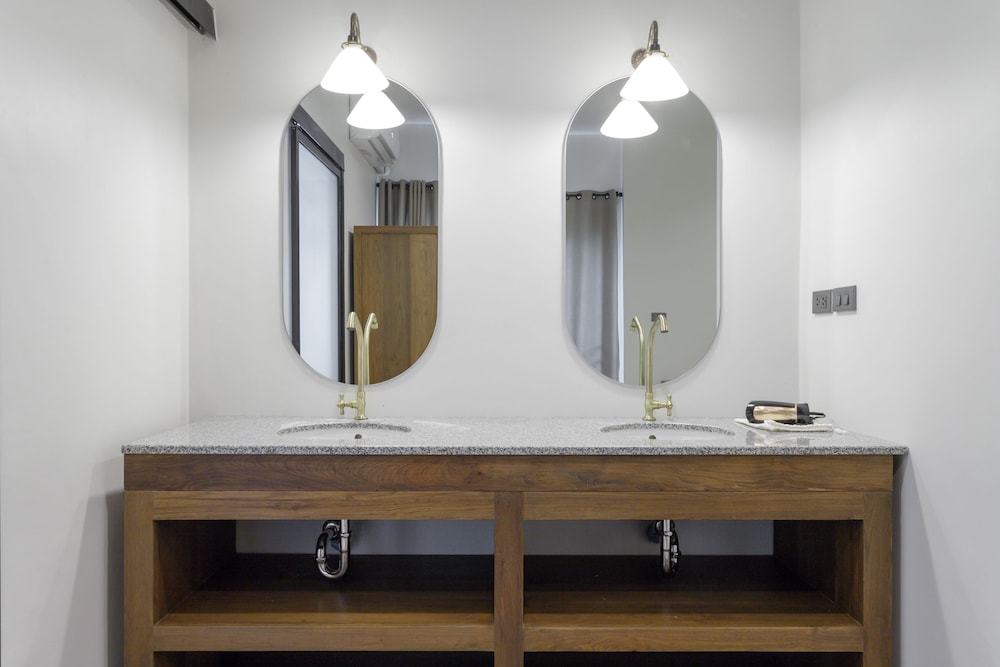 Quad Room - Photo 8
