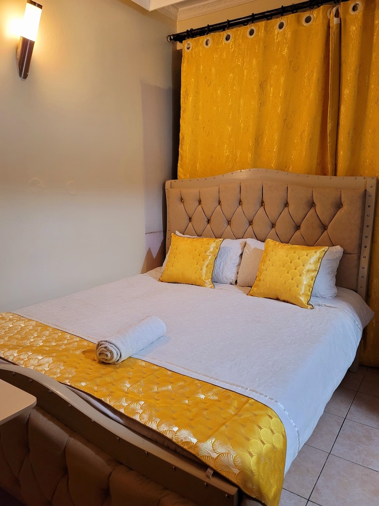 Deluxe Studio Suite, City View