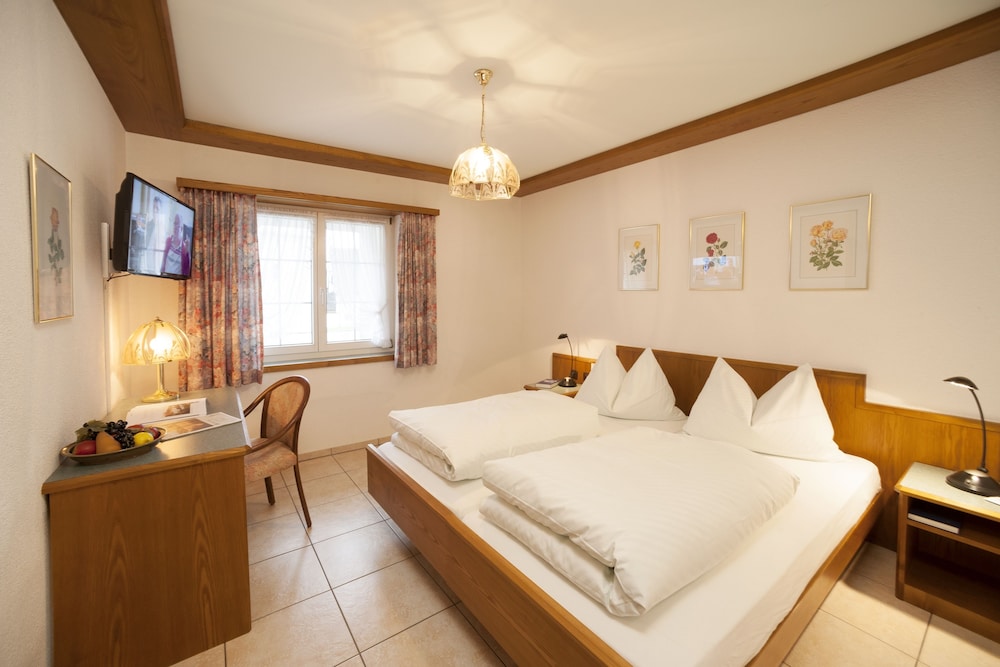 Standard Double Room, Private Bathroom photo 3