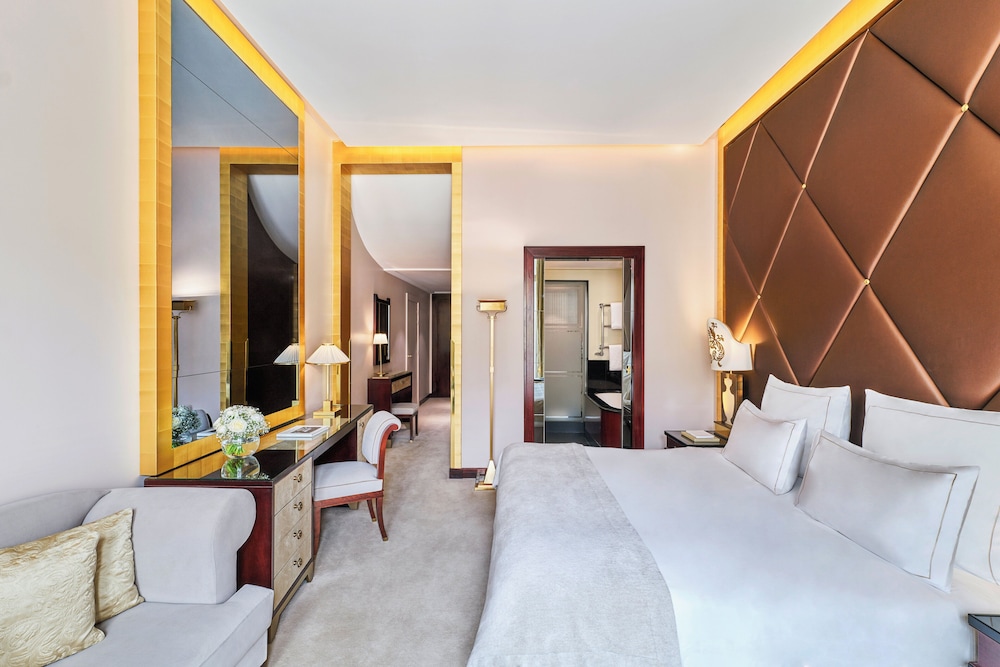 Room (Prestige Champs-Elysées) Room (Prestige Champs-Elysées)
