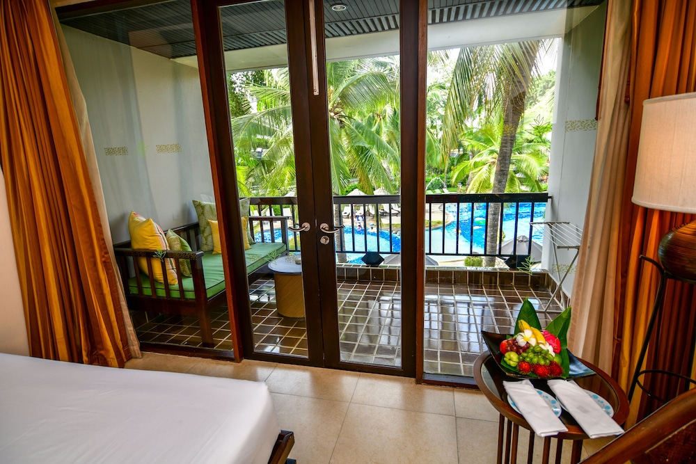 Tropical Deluxe Pool View Twin