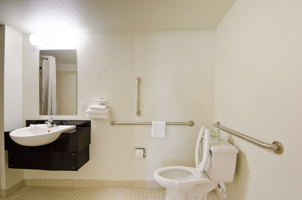 Standard Room, 2 Double Beds, Non Smoking - Photo 10