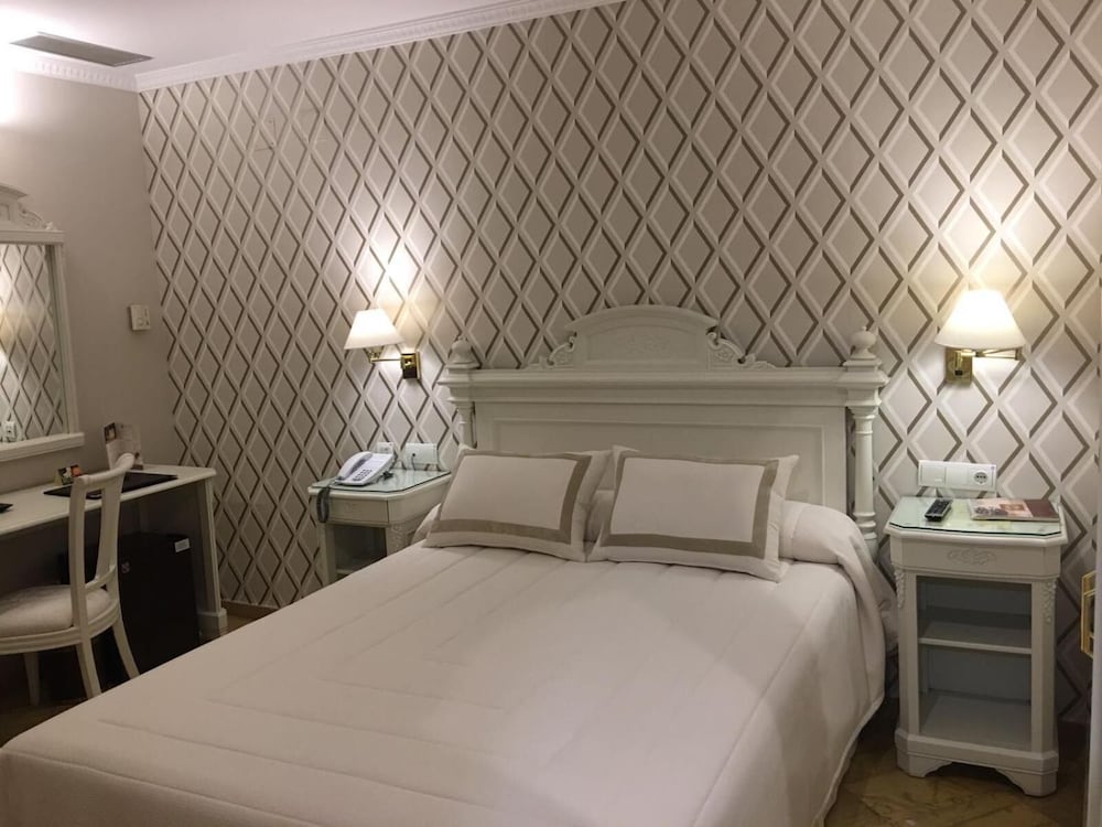 Standard Double Room - Photo 2