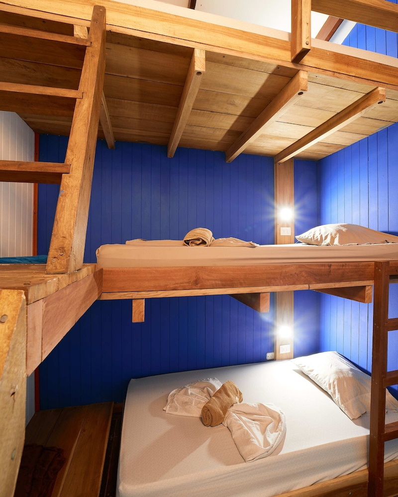 Design Triple Room, Multiple Beds, No Windows photo 3