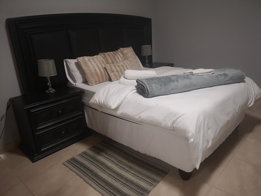 Luxury Apartment, 2 Bedrooms, Non Smoking, Garden View photo 2