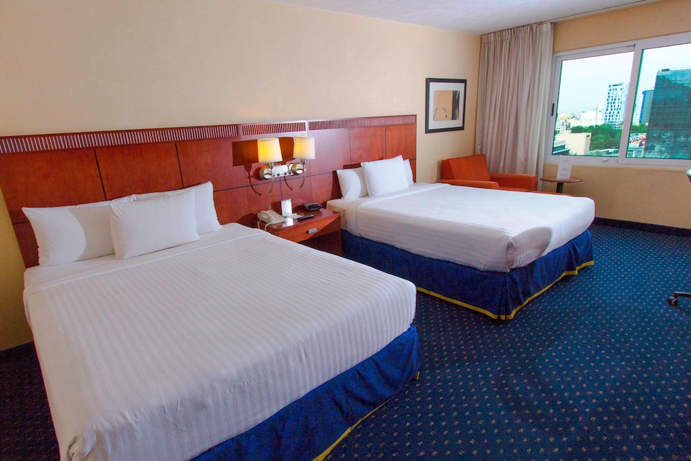 Room, 2 Double Beds - Photo 7