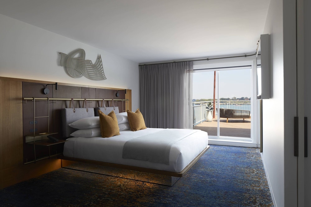 Suite, 1 King Bed, Balcony (Balcony)