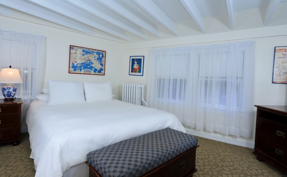 Carriage House photo 1
