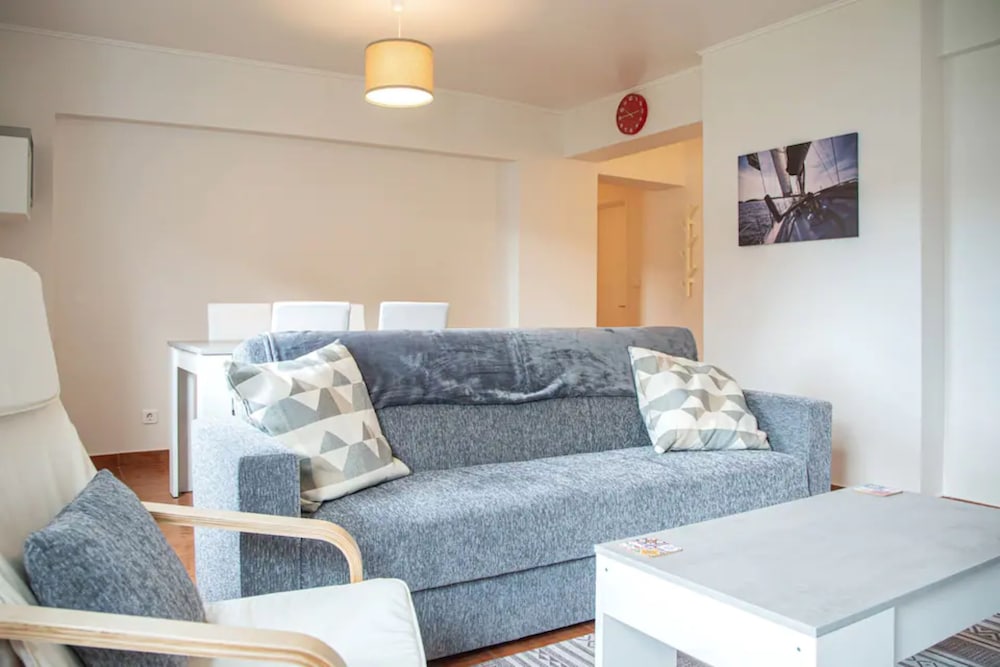Basic Apartment, Multiple Beds