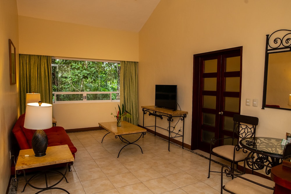 Suite - Photo 5