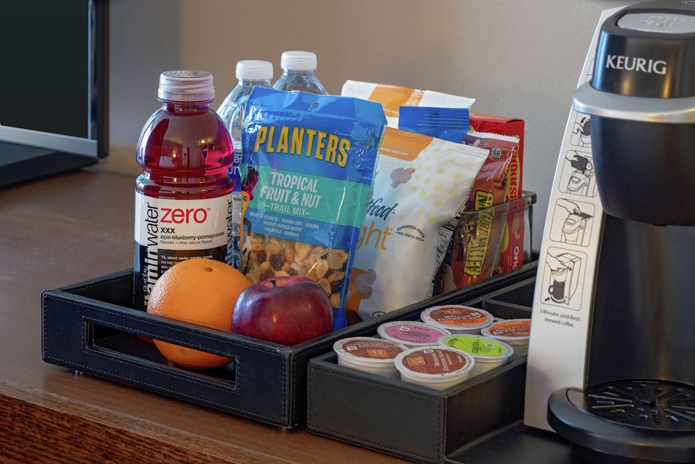 Room, 1 King Bed (Drinks & Snacks)