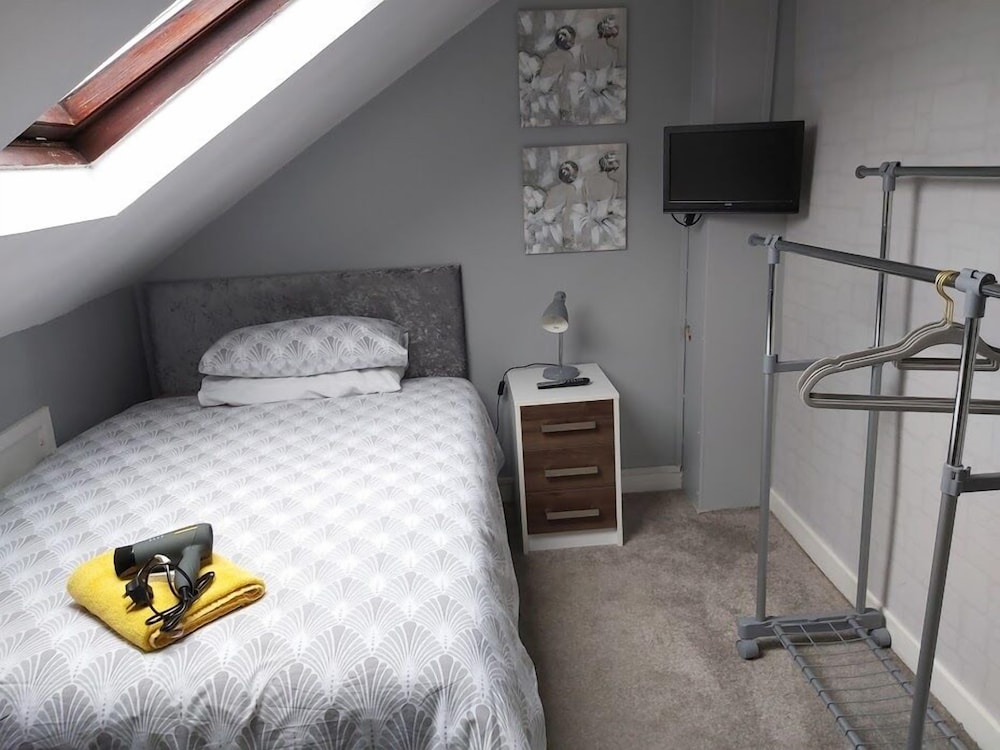 Single Room (Shared Bathroom) photo 2