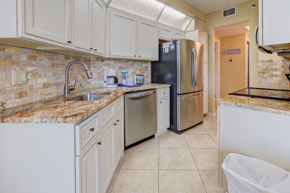 Condo, 2 Bedrooms photo 2