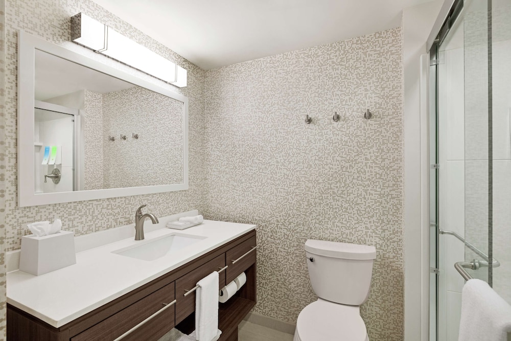Suite, 1 Queen Bed, Accessible (Hearing) - Photo 4