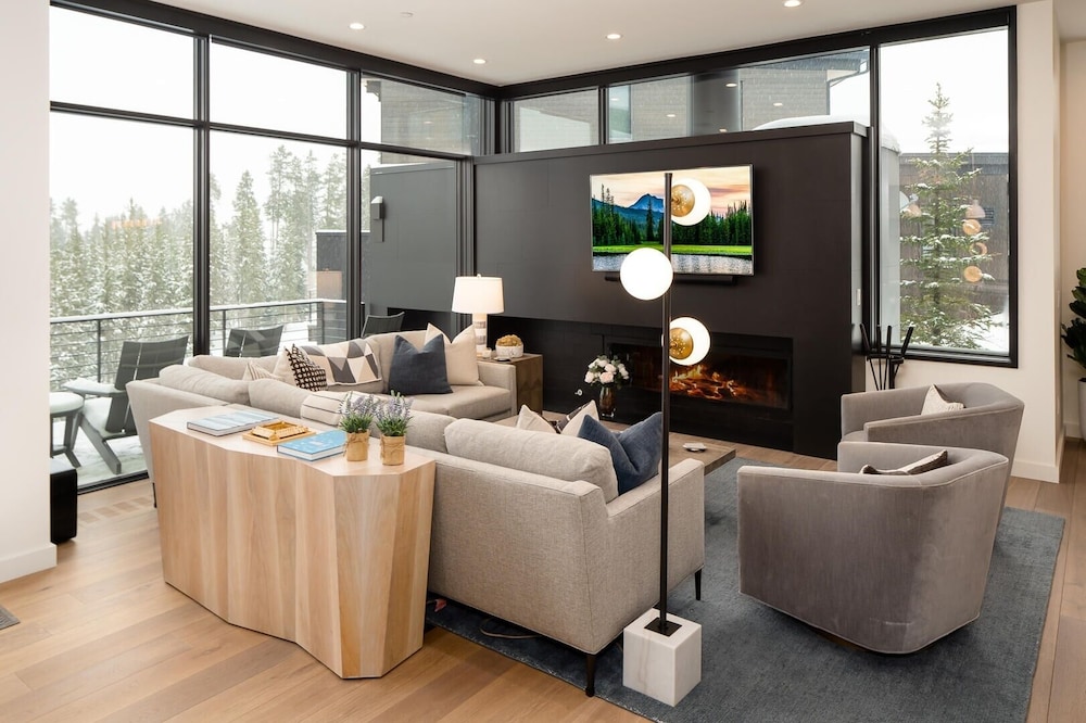 Townhome, 5 Bedrooms