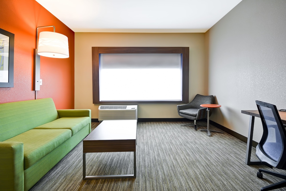 Studio Suite, 1 King Bed with Sofa bed photo 3