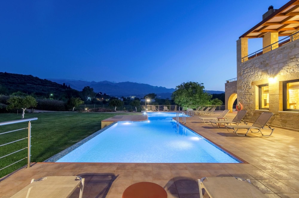 Villa photo 2