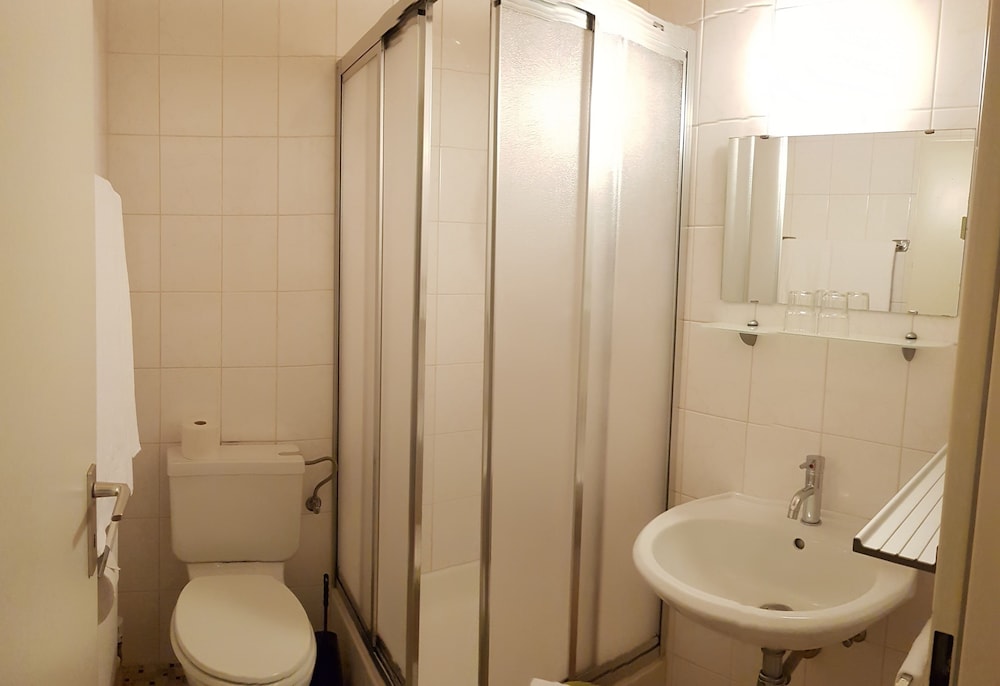 Economy Double Room photo 3