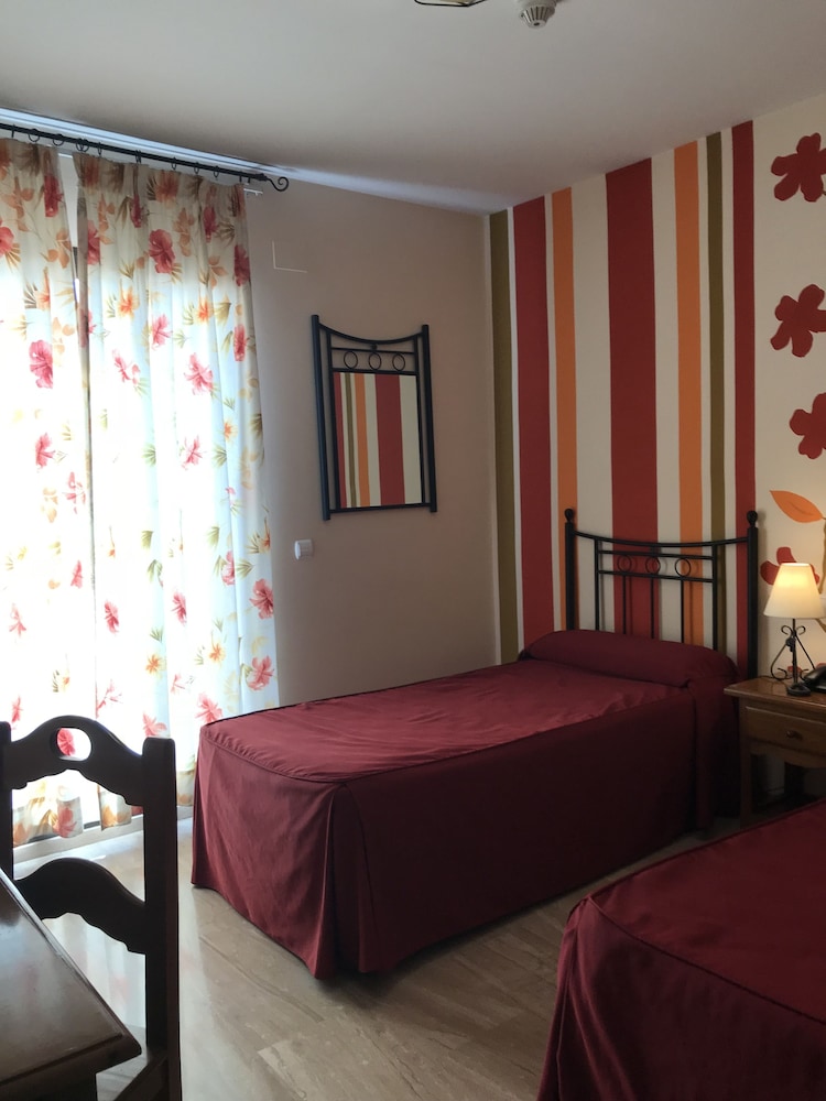 Twin Room - Photo 25