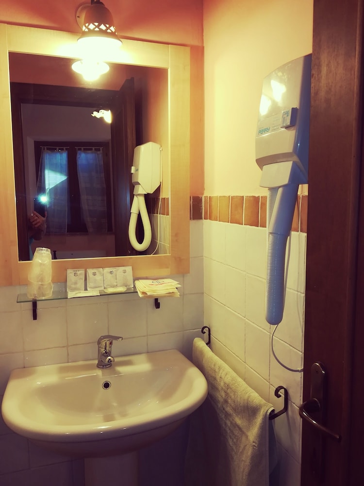 Panoramic Studio, 1 Double Bed, Hill View, Garden Area photo 3