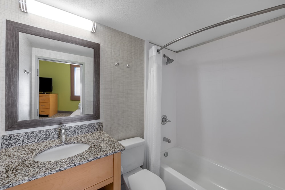 Standard Room, 2 Queen Beds - Photo 6