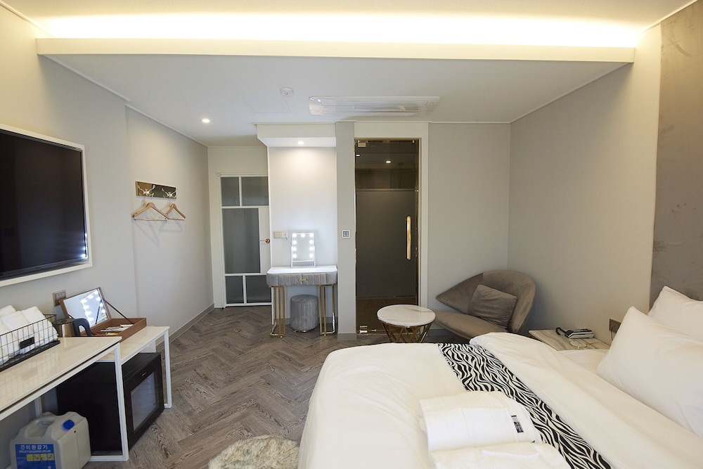 Standard Double Room - Photo 5