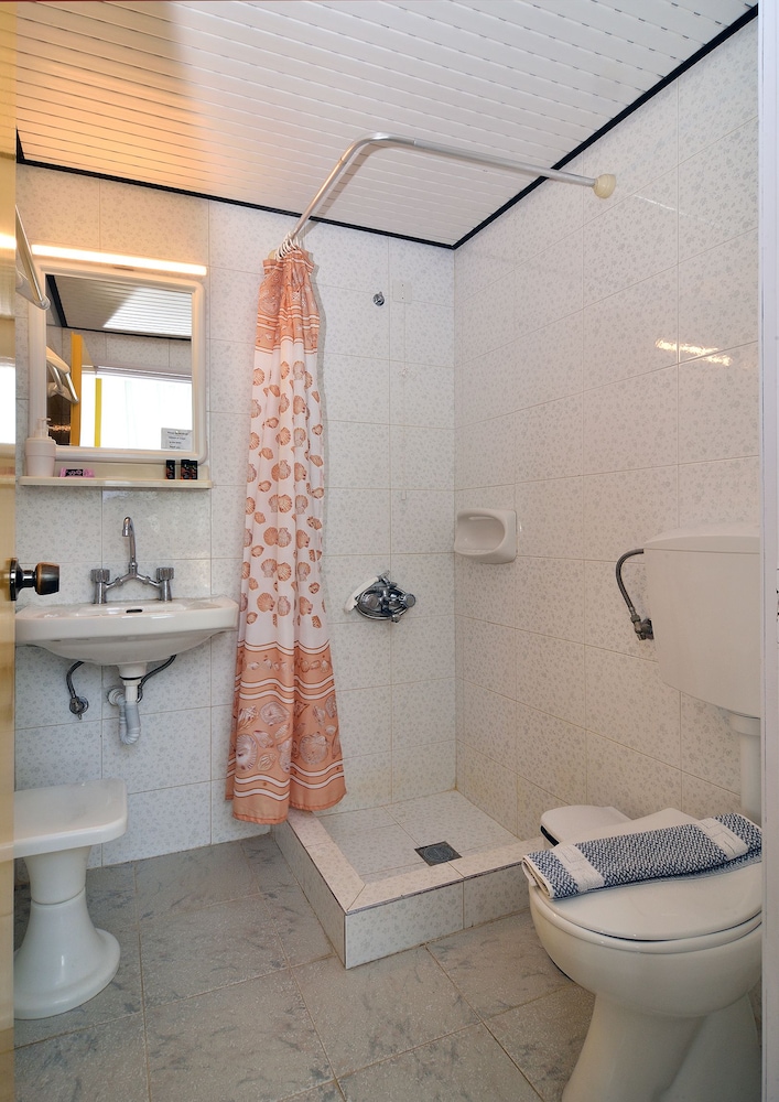 Basic Double or Twin Room photo 3