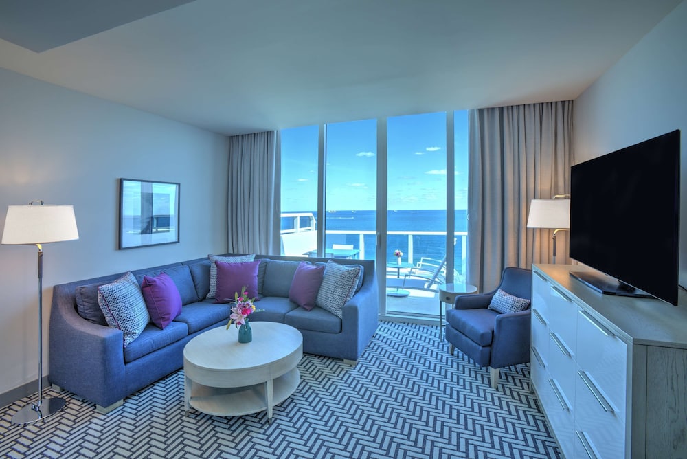 Suite, 1 King Bed (Maren)