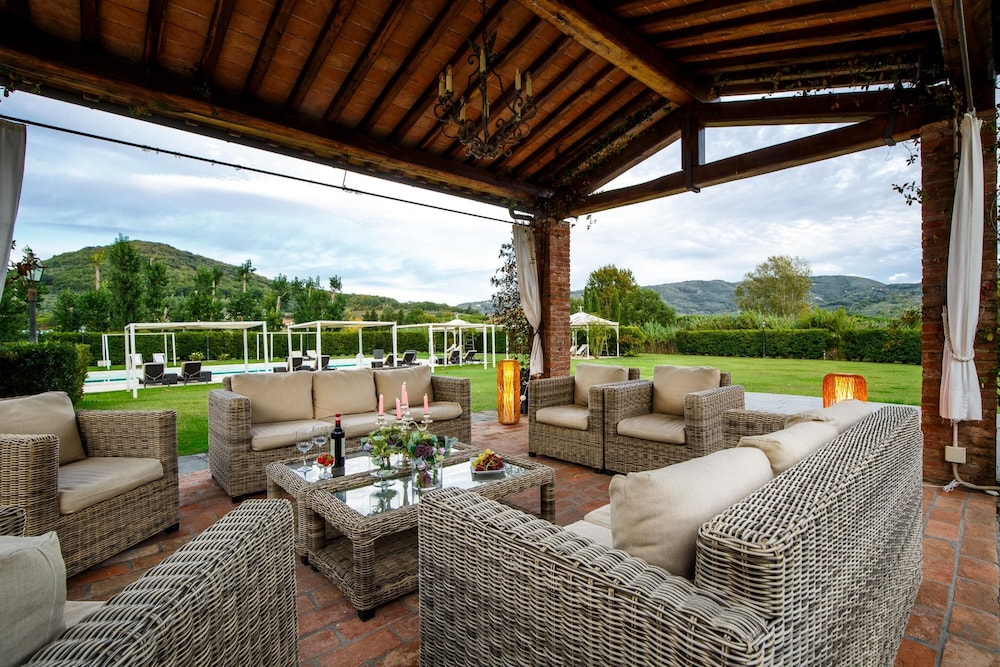 Villa photo 2
